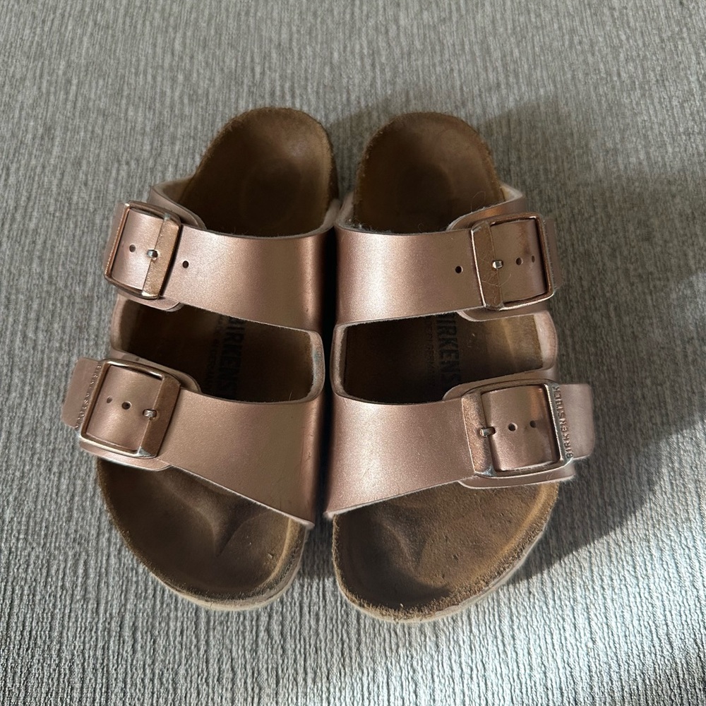 Kids rose gold Arizona Birkenstocks, size 26